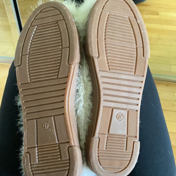 NEW Frances Valentine Fur Boots in White with Blue PomPom - Picture 5 of 7